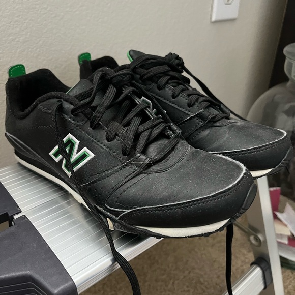New Balance 460 Women’s Black Sneakers Size 6 - Picture 2 of 10